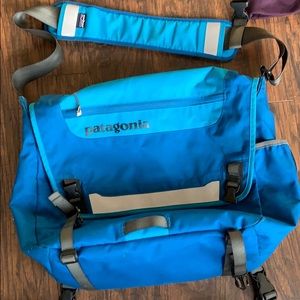 Patagonia half mass courier bag